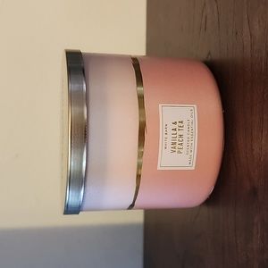 Bath and Body Works White Barn Vanilla & Peach Tea 3 Wick Candle